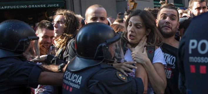 Επεισόδια στην Βαρκελώνη για την ανεξαρτησία της Καταλονίας- 14 τραυματίες (Εικόνες)